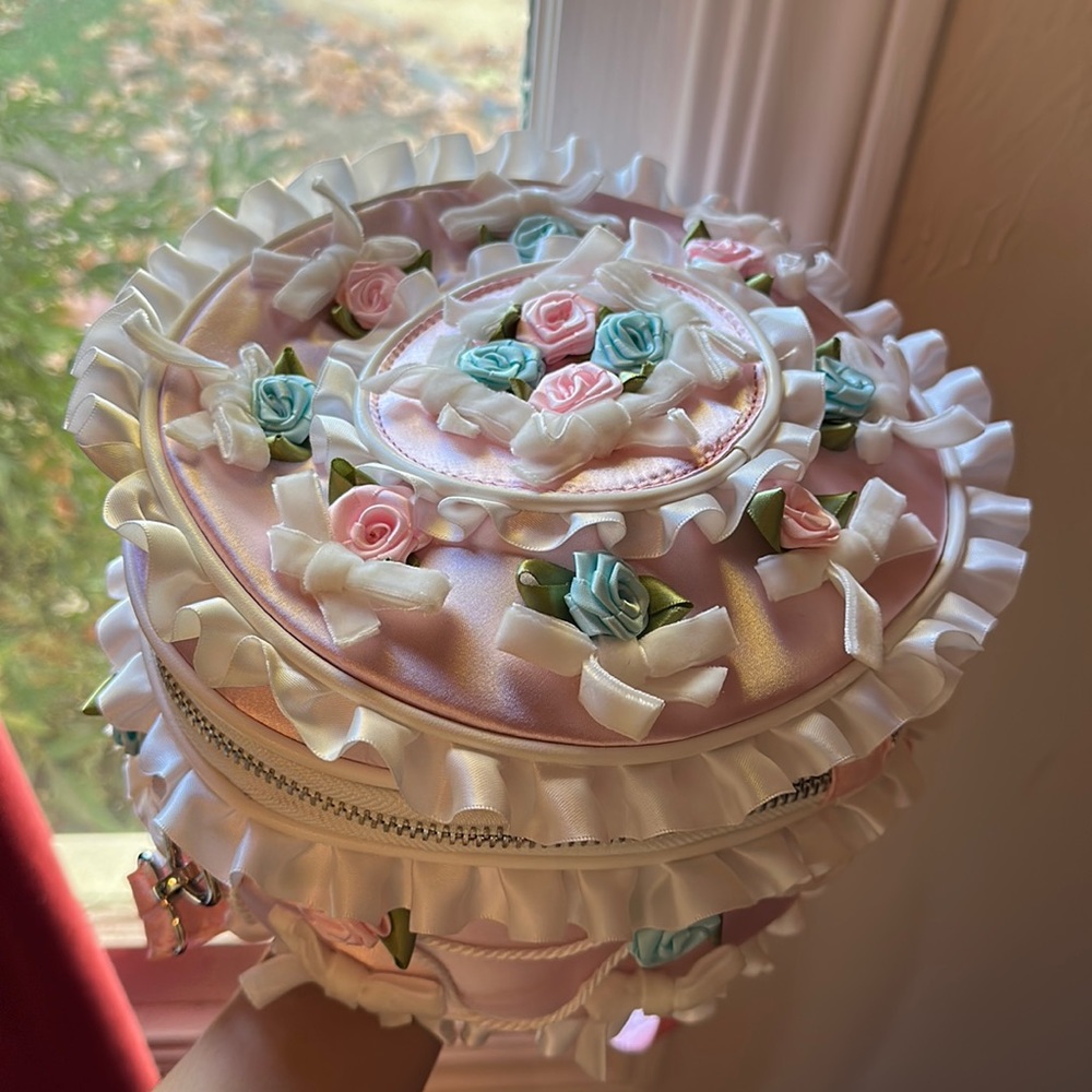 Dollskill cake purse